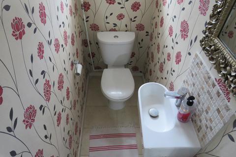 3 bedroom semi-detached house to rent, Poole Court Road, Hounslow TW4