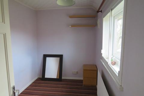 3 bedroom semi-detached house to rent, Poole Court Road, Hounslow TW4