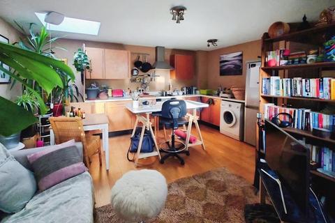 2 bedroom flat for sale, Russell Street, Stroud