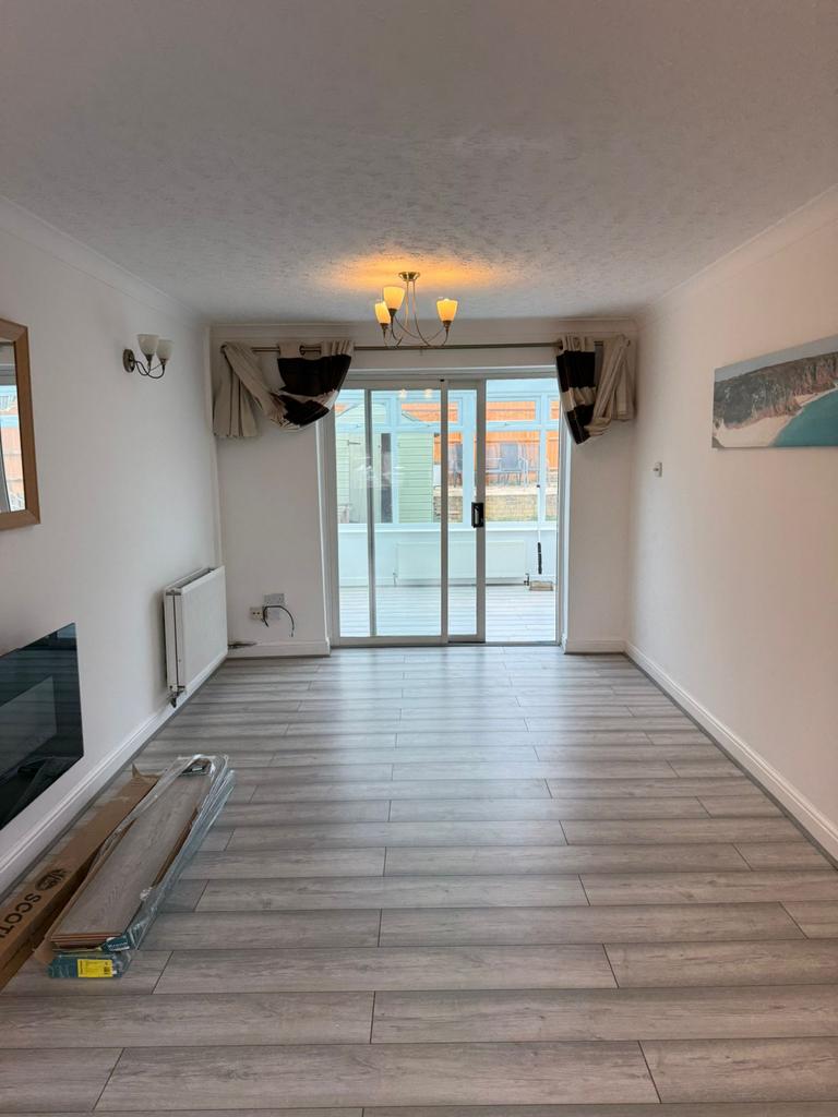 Spacious 3 Bedroom Mid-Terrace Home with Large Re