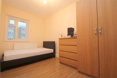 2 bedroom apartment to rent, Bathurst Walk, Richings Park SL0