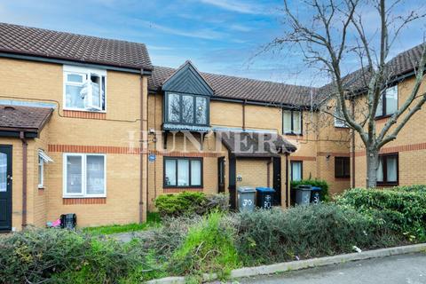 2 bedroom maisonette to rent - Shepherds Walk, London, NW2