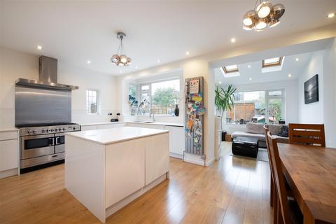 4 bedroom semi-detached house for sale, Mandeville Road, London N14