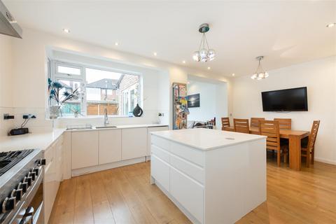 4 bedroom semi-detached house for sale, Mandeville Road, London N14