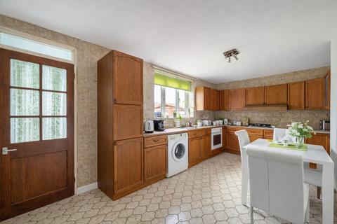 3 bedroom end of terrace house for sale, North Hill Drive, Harold Hill, RM3