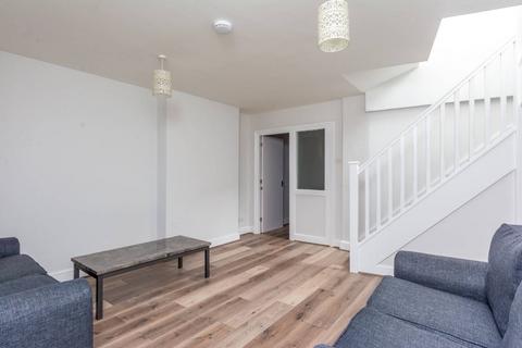2 bedroom flat to rent, Uxbridge Road, W12, Shepherd's Bush, London, W12