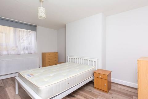 2 bedroom flat to rent, Uxbridge Road, W12, Shepherd's Bush, London, W12