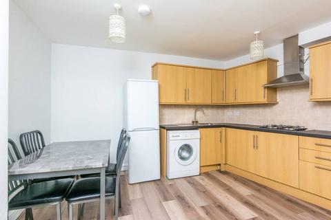 2 bedroom flat to rent, Uxbridge Road, W12, Shepherd's Bush, London, W12