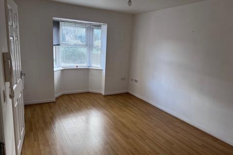2 bedroom ground floor flat for sale, Whitehall Drive, Leeds