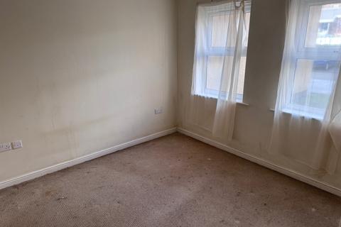 2 bedroom ground floor flat for sale, Whitehall Drive, Leeds
