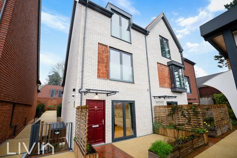 undefined, 29 The Grove, Coulsdon CR5