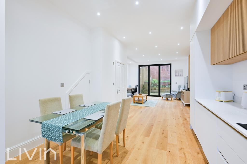 Maplehurst square, 7  (3)