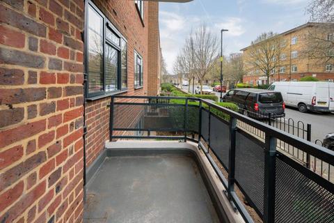4 bedroom flat to rent, Burden House, Vauxhall, London, SW8