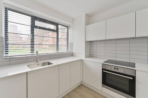 4 bedroom flat to rent, Burden House, Vauxhall, London, SW8