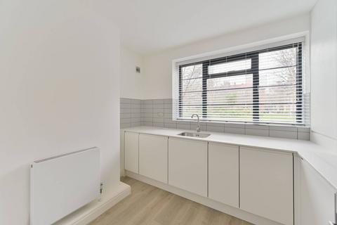 4 bedroom flat to rent, Burden House, Vauxhall, London, SW8