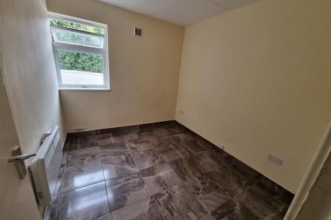 2 bedroom flat to rent, St Clements Court, Comet Close, Fosse Lane, Leicester
