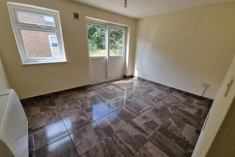 2 bedroom flat to rent, St Clements Court, Comet Close, Fosse Lane, Leicester