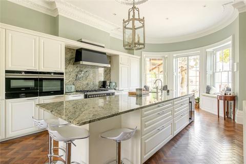 7 bedroom end of terrace house to rent, High Street, Hoddesdon, Hertfordshire, EN11