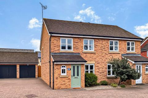 3 bedroom semi-detached house for sale, Holbeach Drive Kingsway, Gloucester GL2