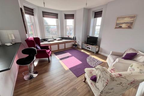 2 bedroom flat for sale, Sutton Avenue, Seaford