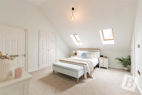 3 bedroom apartment for sale, Kidman Close, Gidea Park, Romford, RM2