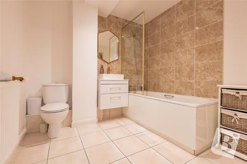 3 bedroom apartment for sale, Kidman Close, Gidea Park, Romford, RM2