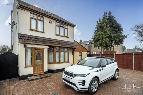 5 bedroom detached house for sale - Straight Road, Romford