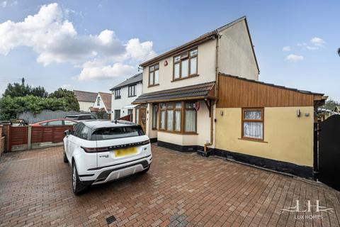 5 bedroom detached house for sale, Straight Road, Romford