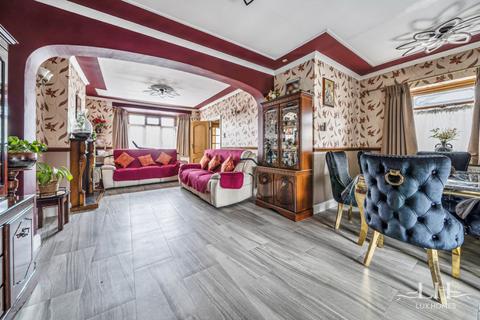 5 bedroom detached house for sale, Straight Road, Romford