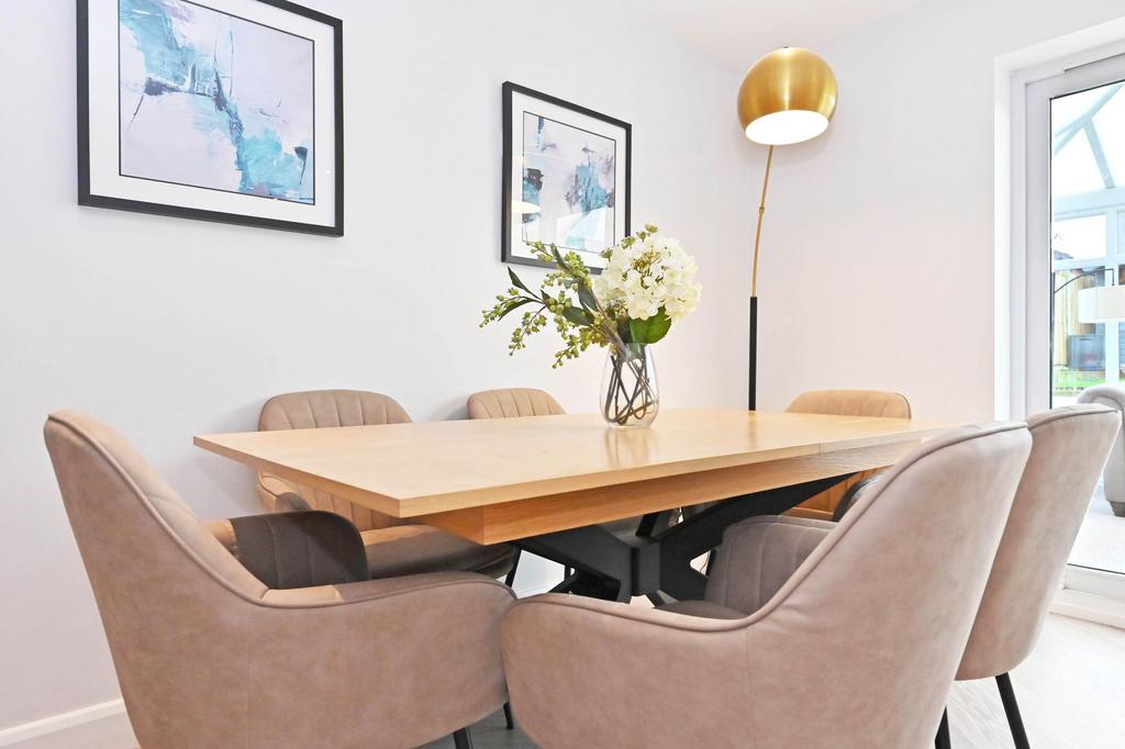Open planned sitting/ dining room