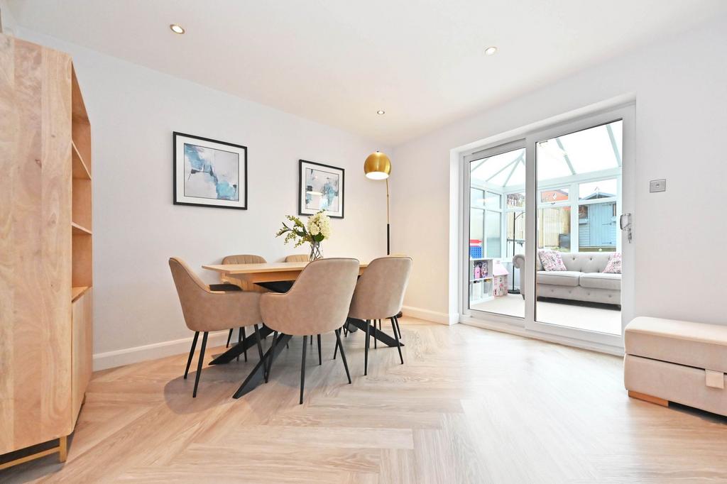 Open planned sitting/ dining room