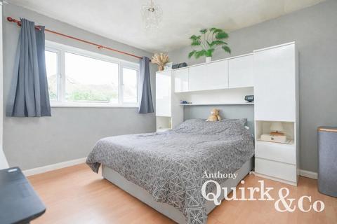 2 bedroom detached bungalow for sale, Winterswyk Avenue, Canvey Island, SS8