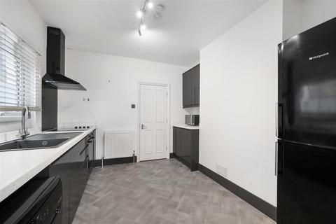 2 bedroom flat for sale, Bendemeer Road, Putney