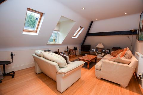 2 bedroom flat to rent, Cavendish Road, Bowdon, Altrincham, Cheshire, WA14