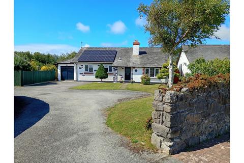 2 bedroom detached bungalow for sale, Stad Berllan, Llangaffo, Gaerwen, LL60