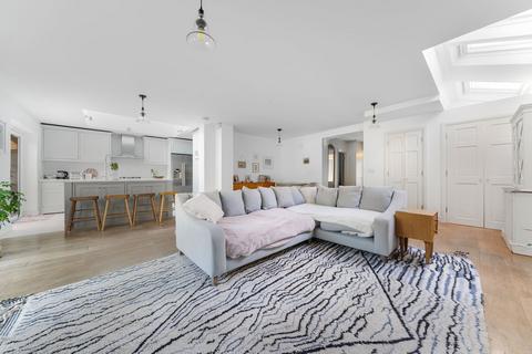 undefined, Nightingale Crescent, West Horsley