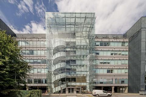 undefined, Great West Road, Brentford TW8
