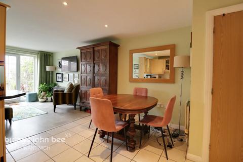 3 bedroom townhouse for sale, Smithers Close, Nantwich
