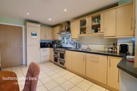 3 bedroom townhouse for sale, Smithers Close, Nantwich