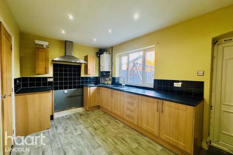 3 bedroom semi-detached house to rent, Keddington Crescent, LOUTH