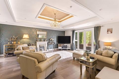 6 bedroom detached house for sale, Chalet Road, Ferring, Worthing, West Sussex, BN12