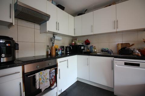 5 bedroom apartment to rent, London  SW8