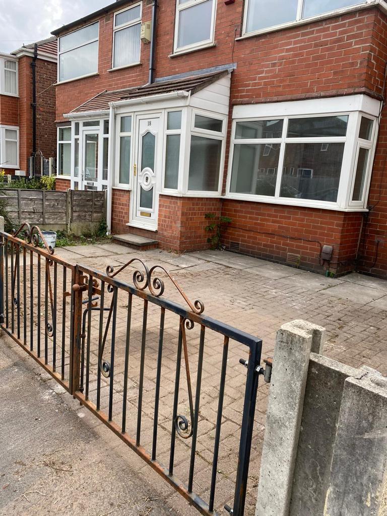 Spacious 3-Bedroom Semi-Detached Home with Garden