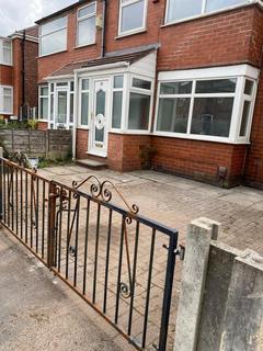 3 bedroom semi-detached house to rent, Eccles, M30