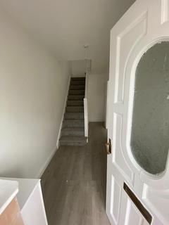 3 bedroom semi-detached house to rent, Eccles, M30
