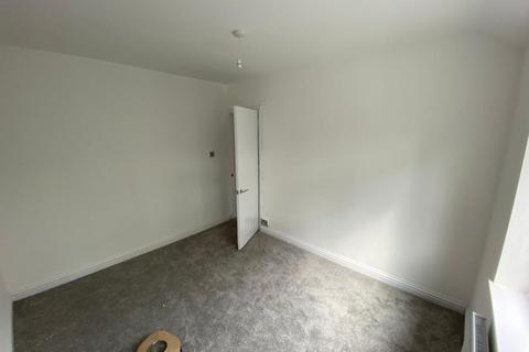 3 bedroom semi-detached house to rent, Eccles, M30