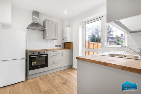 2 bedroom terraced house to rent - Deansbrook Road, Edgware, London, HA8