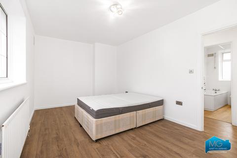 2 bedroom terraced house to rent, Deansbrook Road, Edgware, London, HA8
