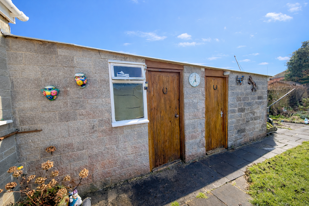 Garage/Workshop