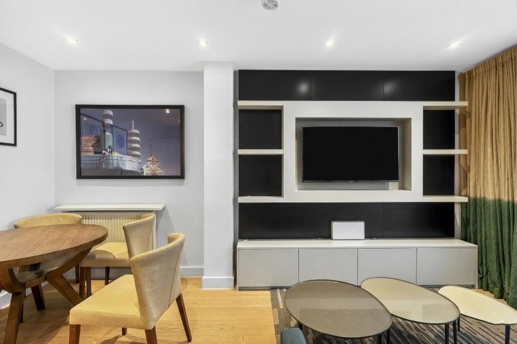 Reception/Kitchen